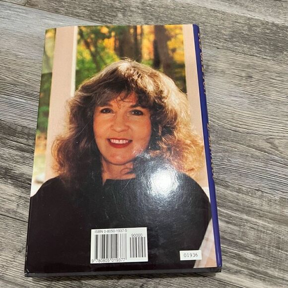 “L” is for Lawless by Sue Grafton Hardback - Picture 4 of 4